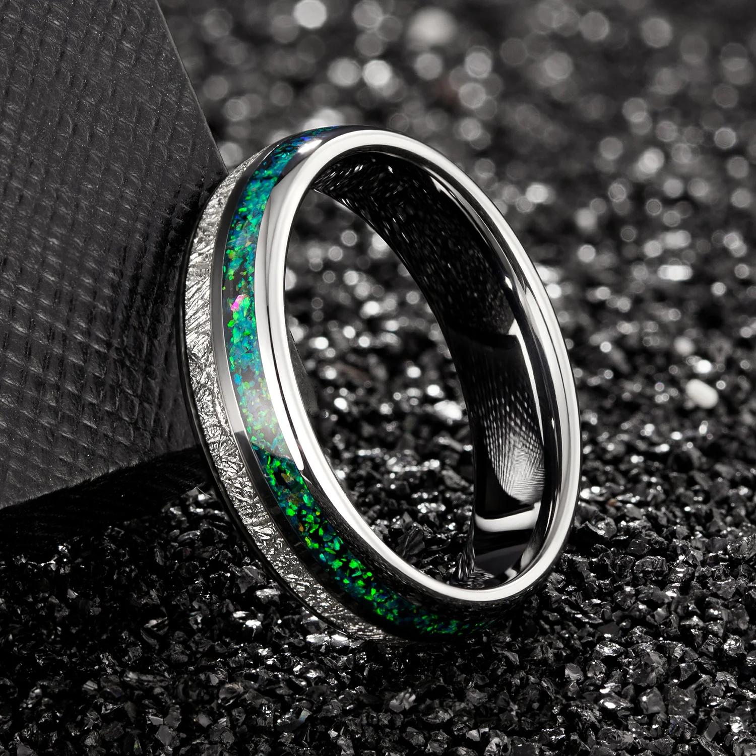 Aliança em Tungsténio com Banda em Prata e Banca Colorida, com 6mm de Largura - REF9029 - Image 4
