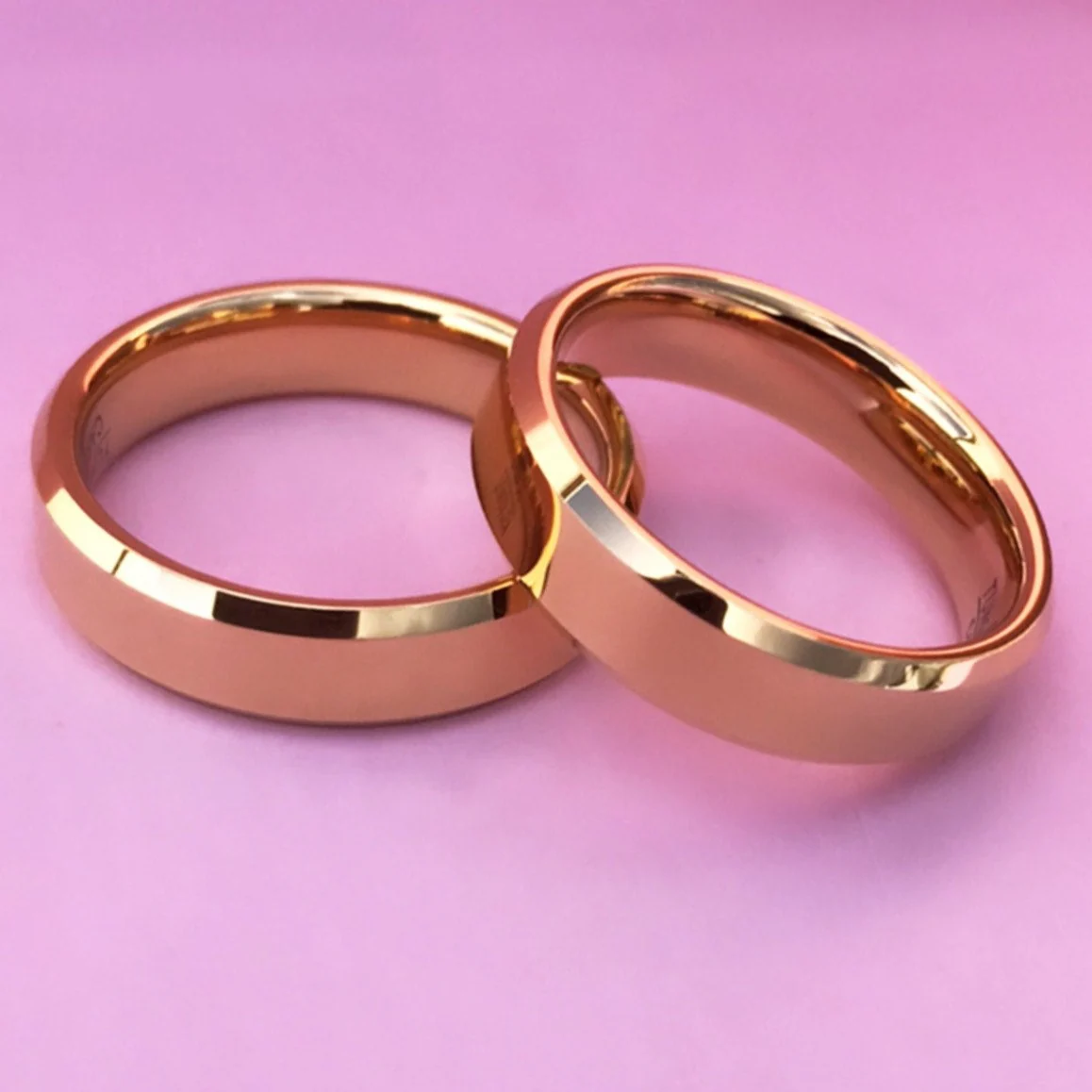 Aliança em Tungsténio Dourada, com 6mm de Largura, Plana e Brilhante em Cima, Angular e Brilhante nos Lados - REF8906 - Image 3