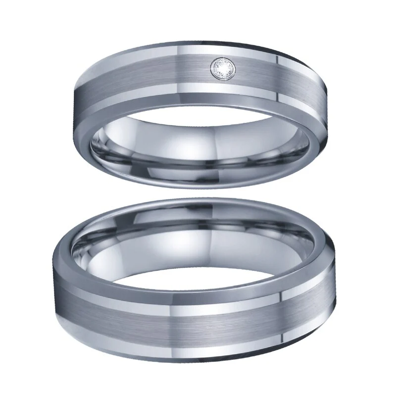 Aliança em Tungsténio Prateada, com 6mm de Largura, Plana e Brilhante em Cima, com Filamento Fosco no Centro, Angular e Brilhante nos Lados (Uma delas Com Pedra Brilhante Central) - REF3967 - Image 12