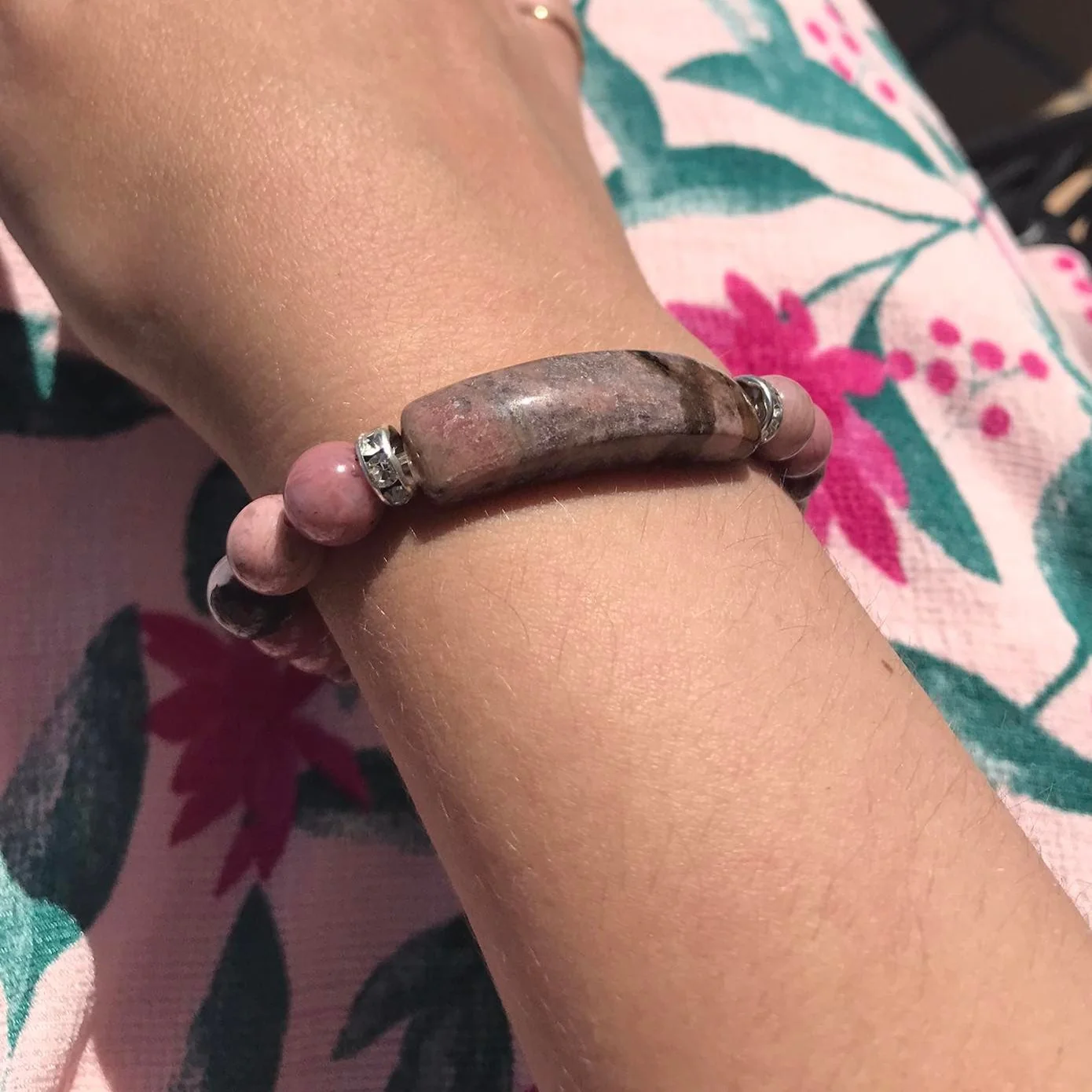 Pulseira com Pedras Naturais Rodonite - Símbolo do Equilíbrio Emocional - com Coração - REF1052 - Image 9