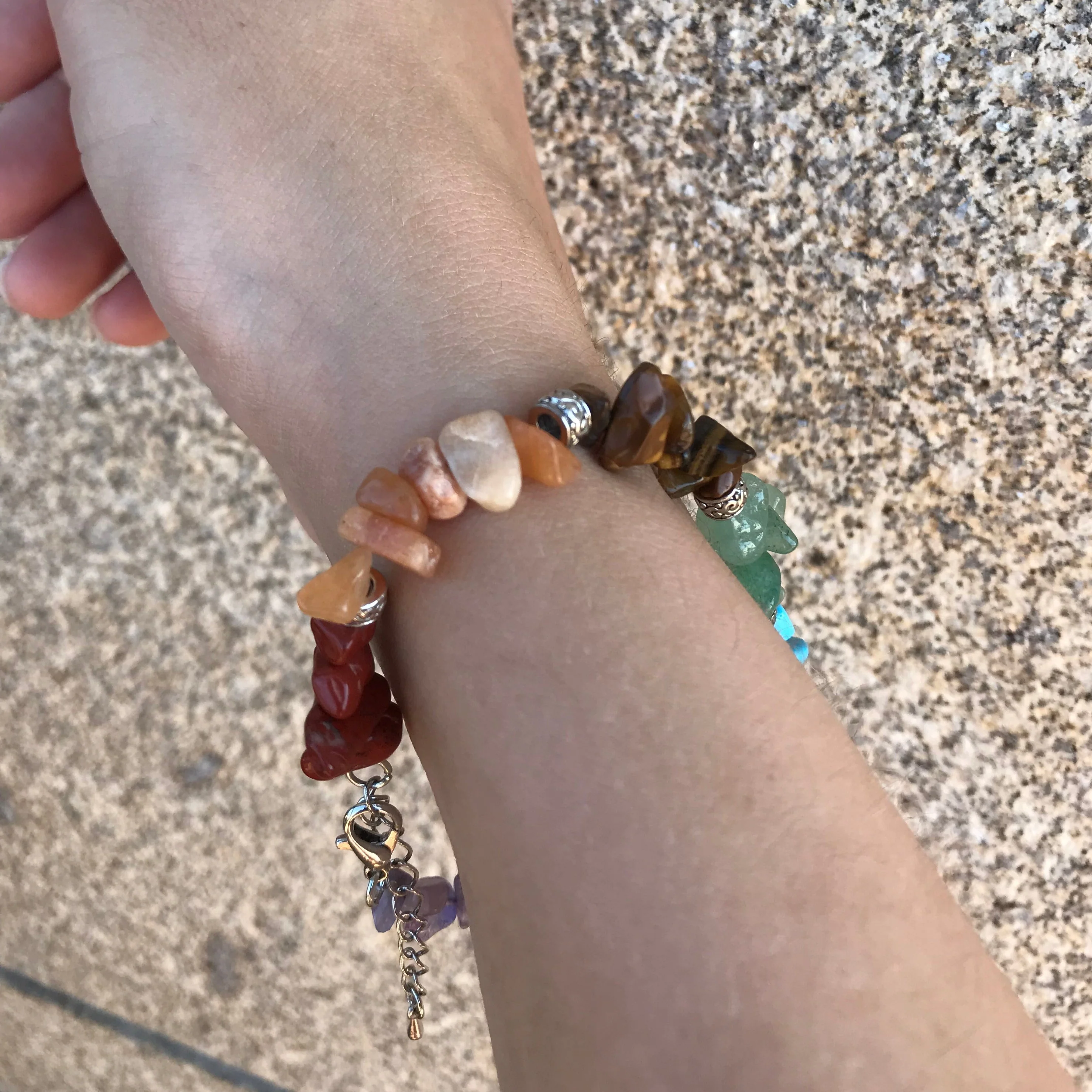 Pulseira Reiki com Pedras Lascadas 7 Chakras - REF1061 - Image 4